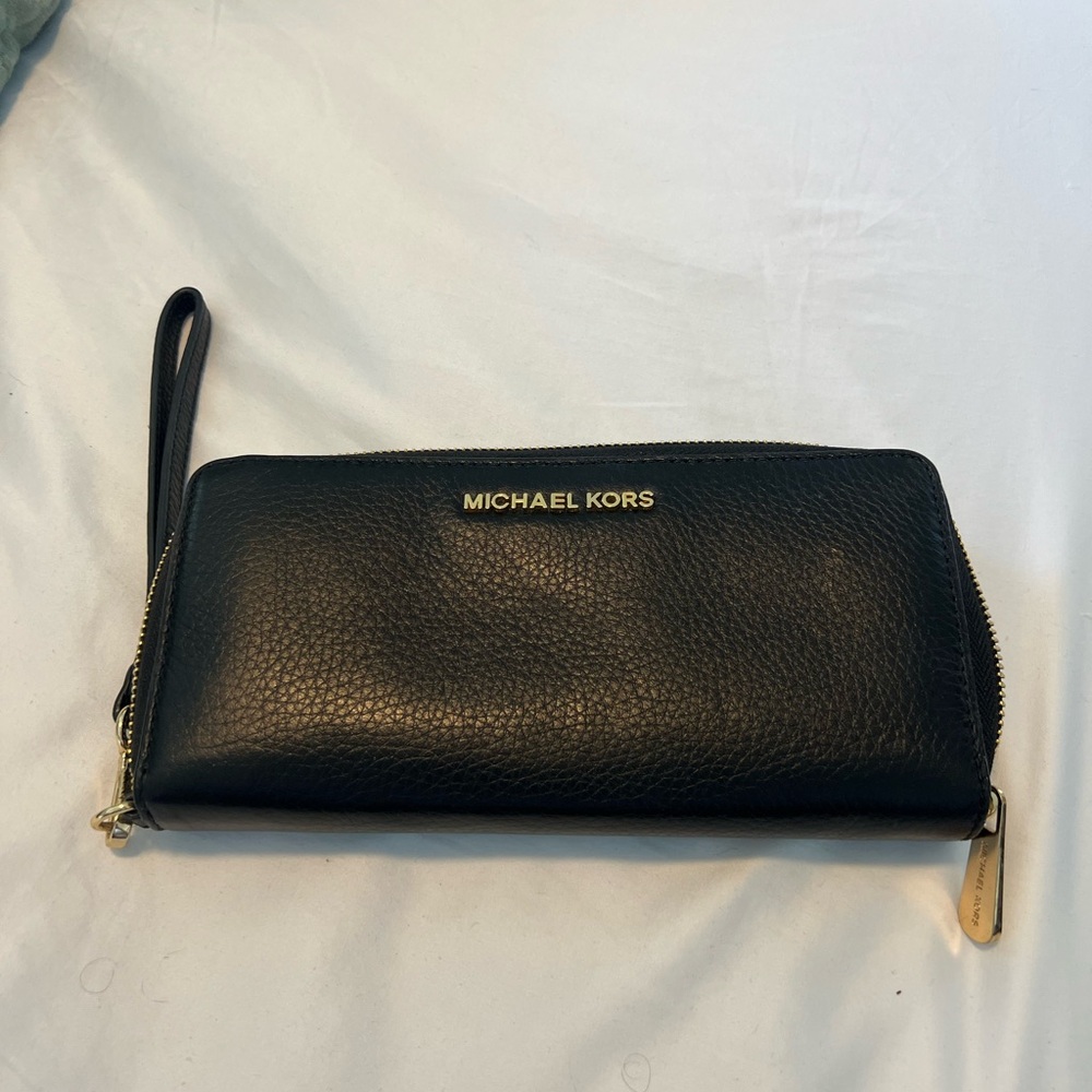 Michael Kors Wristlet. Black